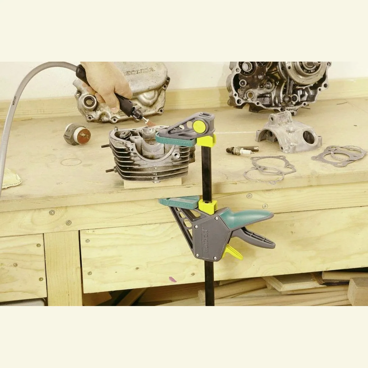 Wolfcraft Einhandzwinge EHZ Pro 100-700, 700 mm Spannbreite, ergonomischer Griff, 2-in-1-Funktion 2