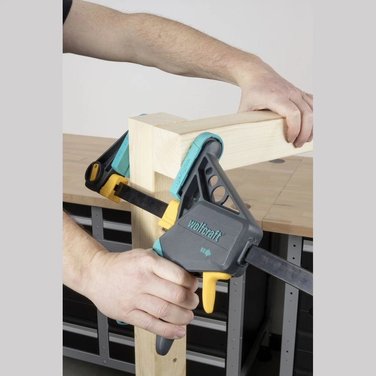 Wolfcraft Einhandzwinge EHZ Pro 100-700, 700 mm Spannbreite, ergonomischer Griff, 2-in-1-Funktion 3