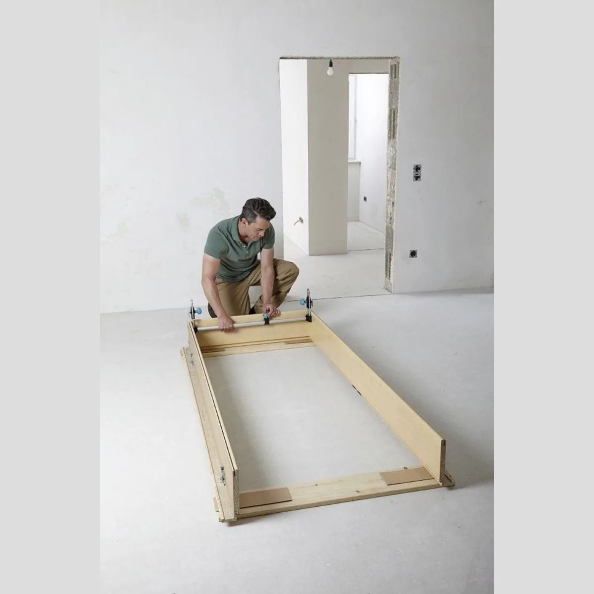 Wolfcraft Türfutterstrebe Easy, präzise Ausrichtung, für Türbreiten 60-100 cm 3