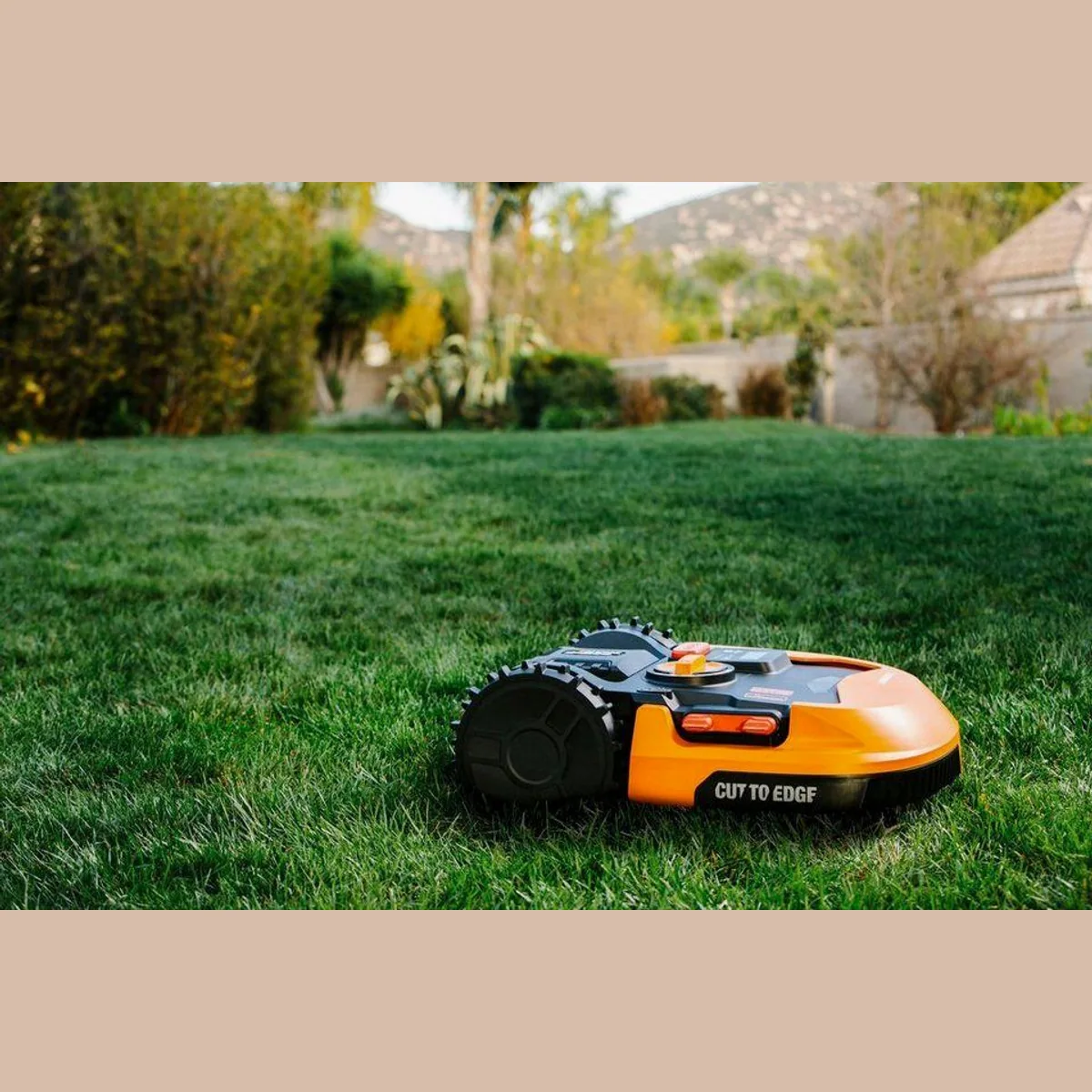 Worx Landroid M700 Plus, effizientes Mähen bis 700 m², WiFi/Bluetooth, Cut-to-Edge 2