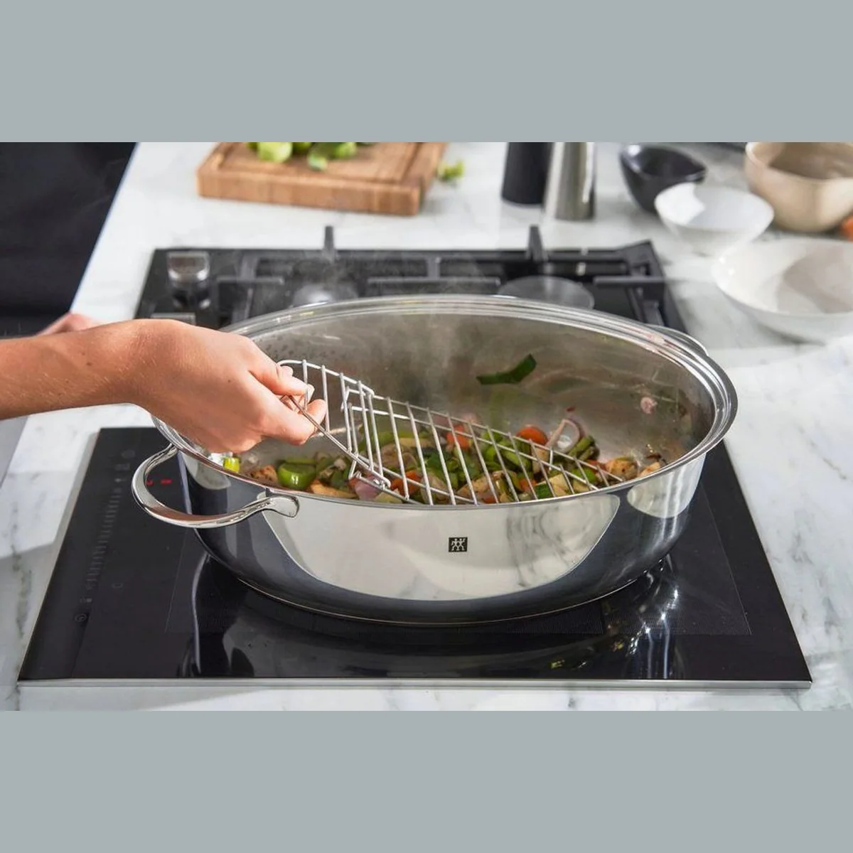 Zwilling Bräter Plus, Edelstahl 18/10, Induktionsgeeignet, robust und langlebig 3