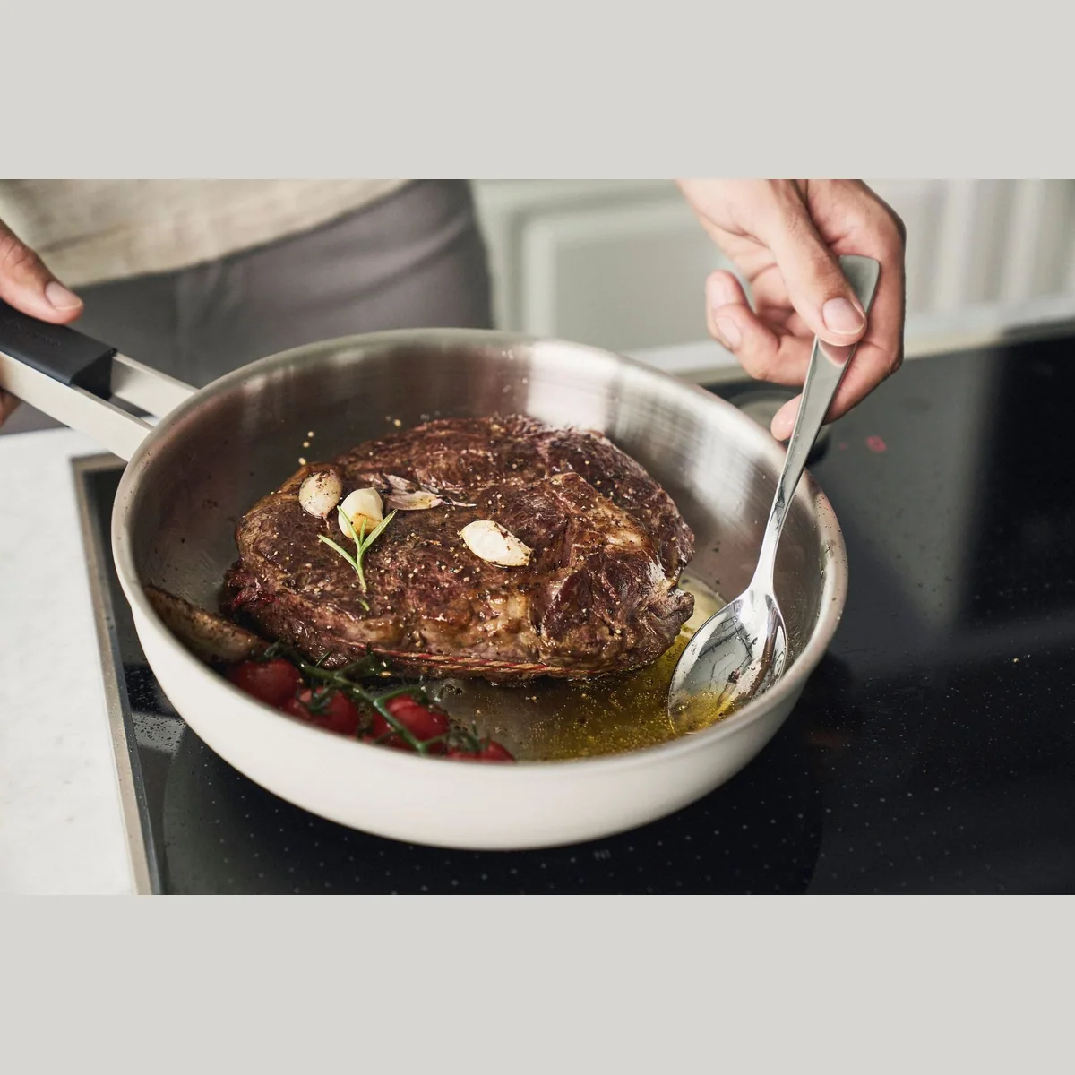Zwilling Bratpfanne Pure, Edelstahl 18/10, langlebige Keramikbeschichtung, Stay-Cool Griffe 2
