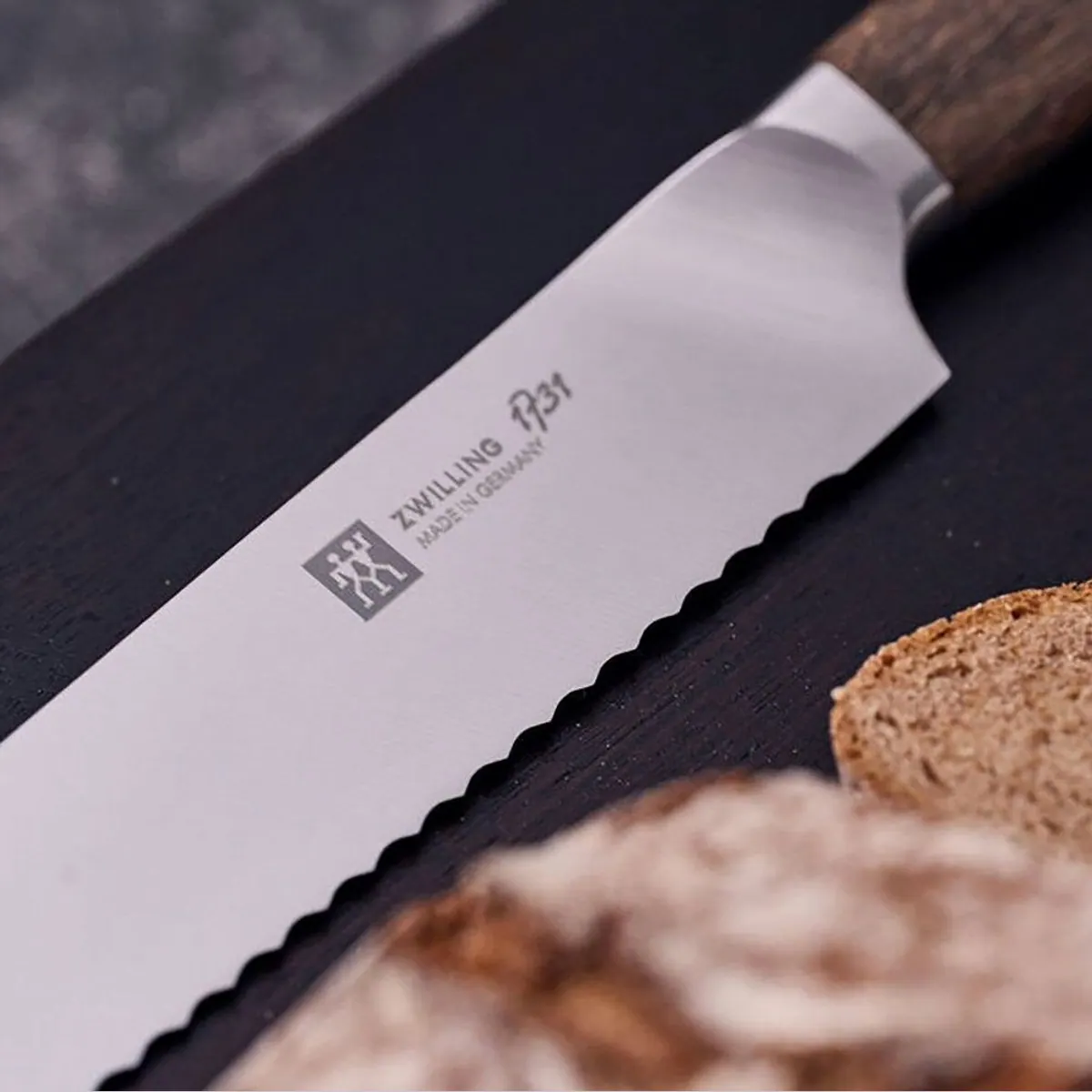 Zwilling 1731 Brotmesser 20 cm, Wellenschliff, Nitro B Stahl 3